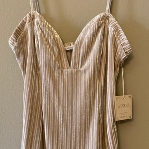 Beautiful velvety taupe/champagne bodycon dress with zipper! New with tags 🥂